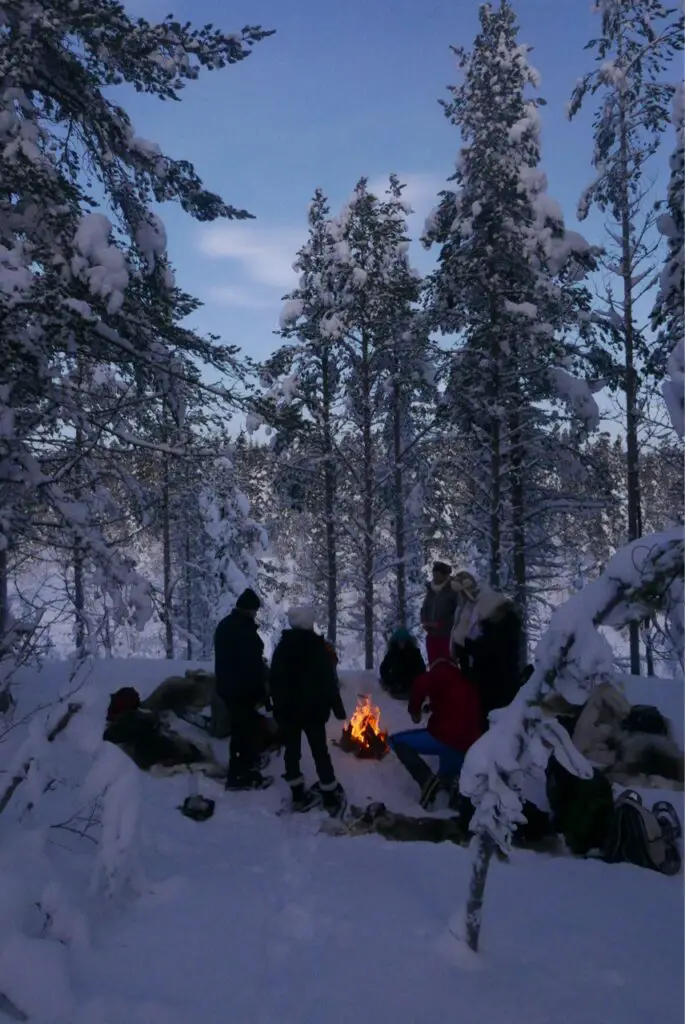 cérémonie du feu en terre samis en suède