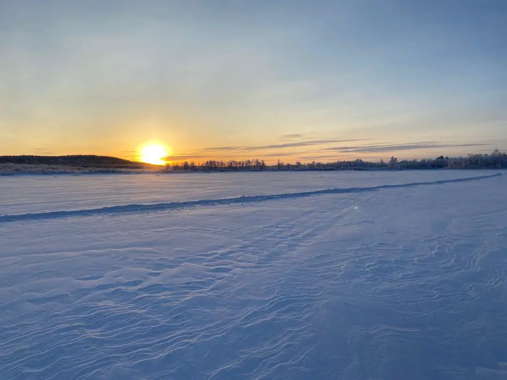 la lumière hivernale en laponie suédoise