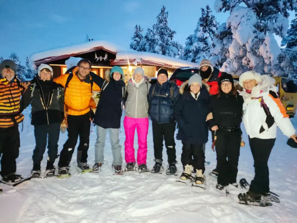 photo de groupe au départ pour la cérémonie du feu en suède