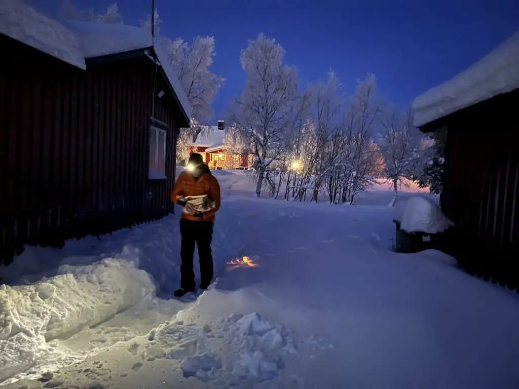 ramener du bois au sauna lapon en suède