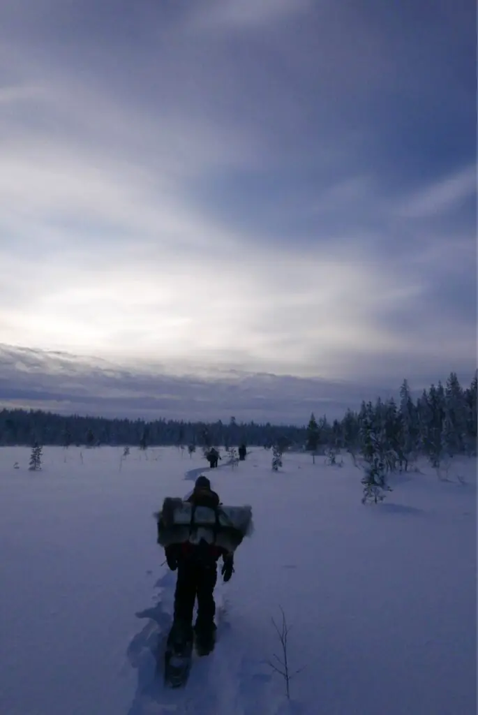 rando en raquettes à neige en silence en terre samis en suède