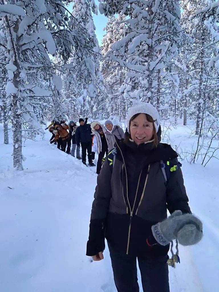 randonnée en raquettes à neige en laponie suédoise