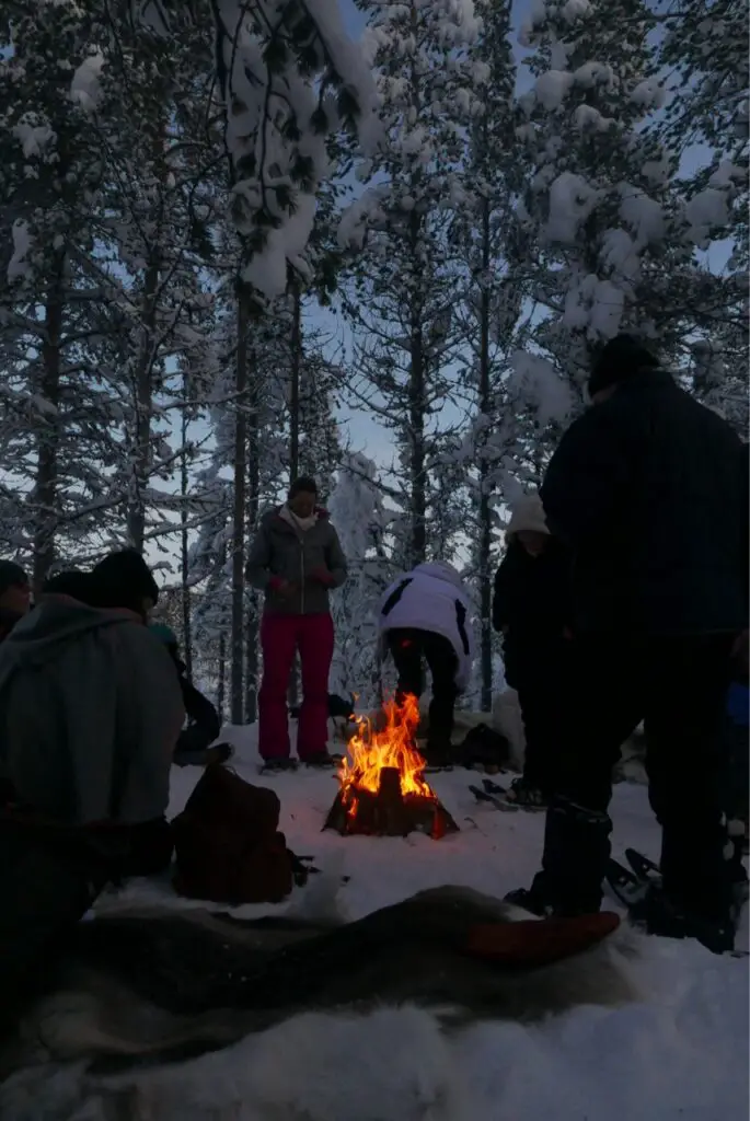 Rituel chamanique du feu en laponie suédoise en terre samis