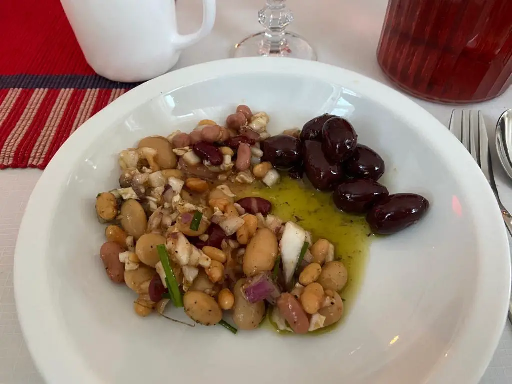 salade SAMi avec des olives