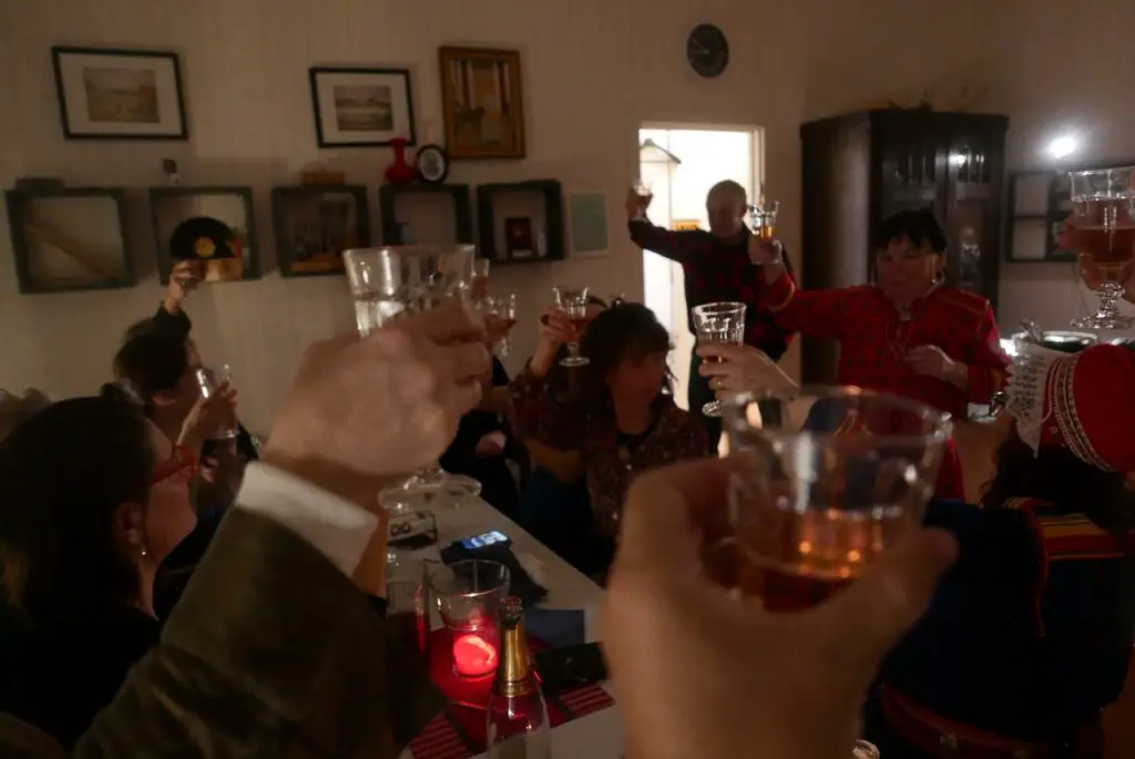 santé pour remercier Dagny notre cheffe cuisinière sami