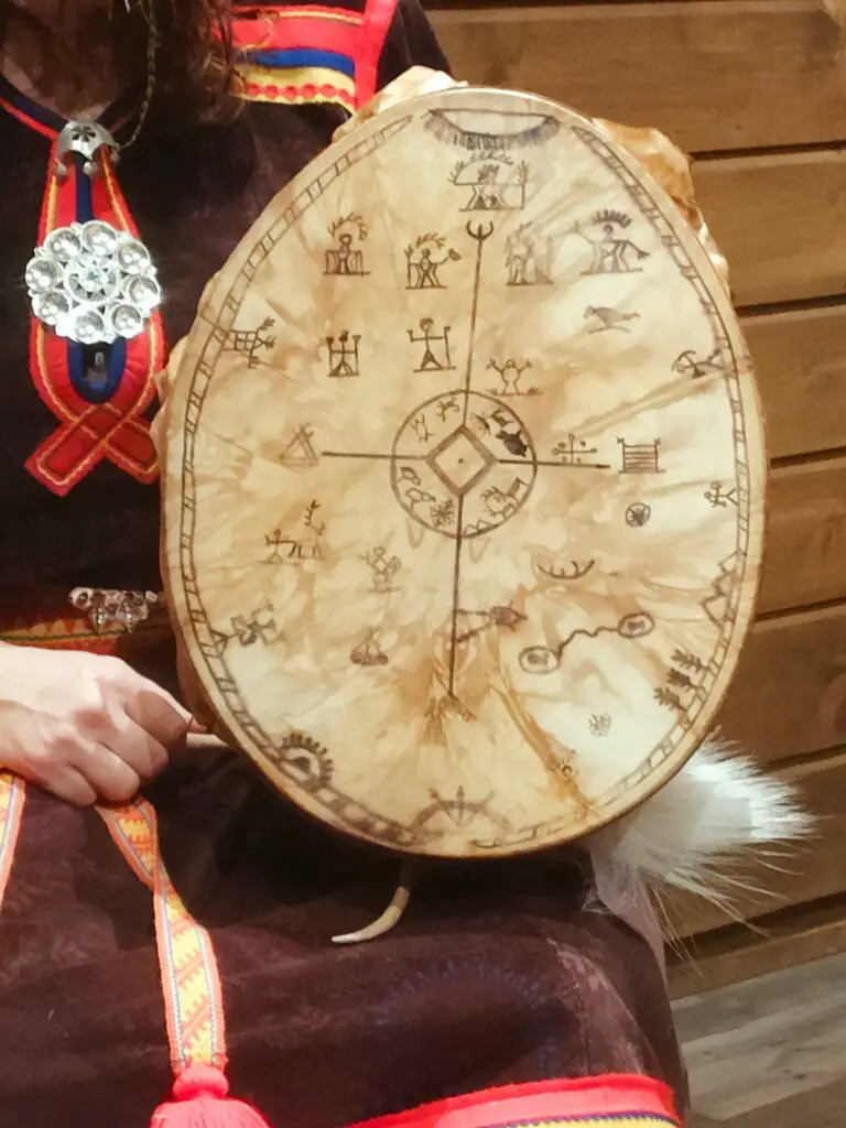 Tambour Sami et ses symboles