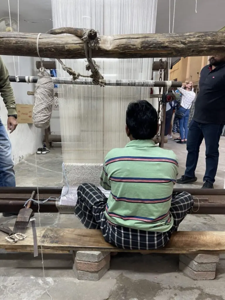 atelier de tissage d'un tapis à jaipur