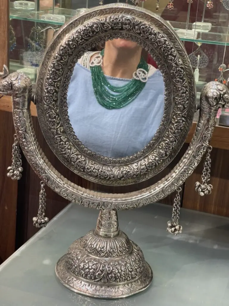 collier en pierre précieuse créé par la bijouterie Khushki exports de jaipur