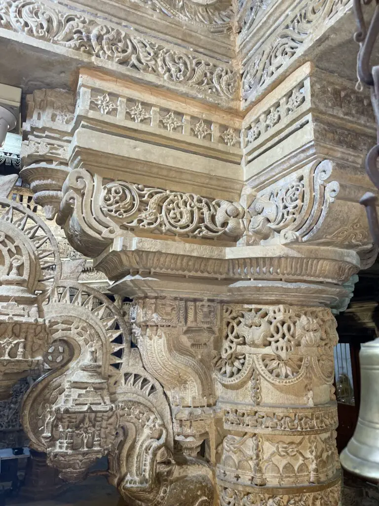 Colonne du temple jain à Jaisalmer
