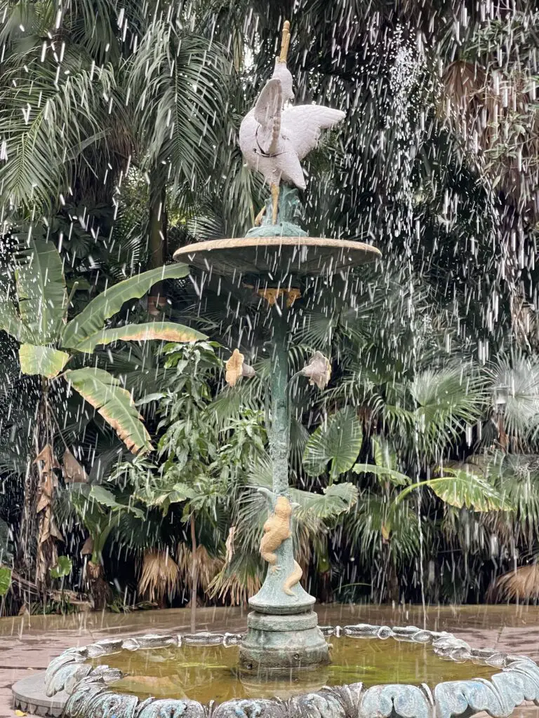 fontaine d'au au Jardin botanique Shaemiyon ki bari à Udaipur