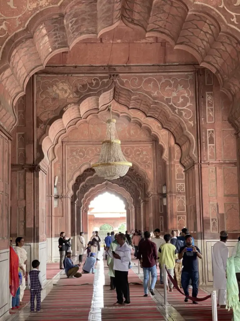 intérieur de la Mosquée Jama Masjid à Delhi