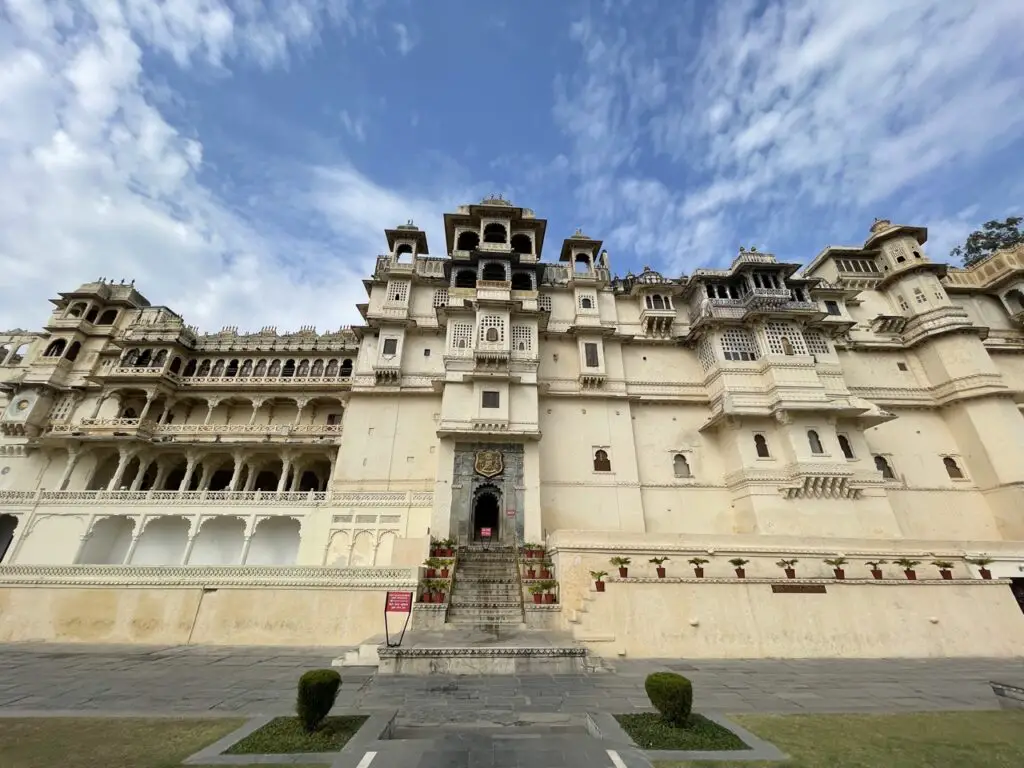La façade du palais d'Udaipur au Rajasthan