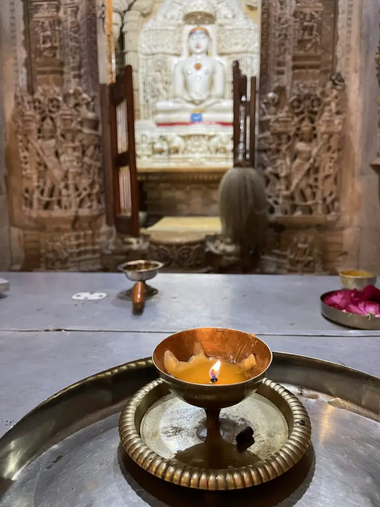 lampe à bougie au temple jain à Jaisalmer