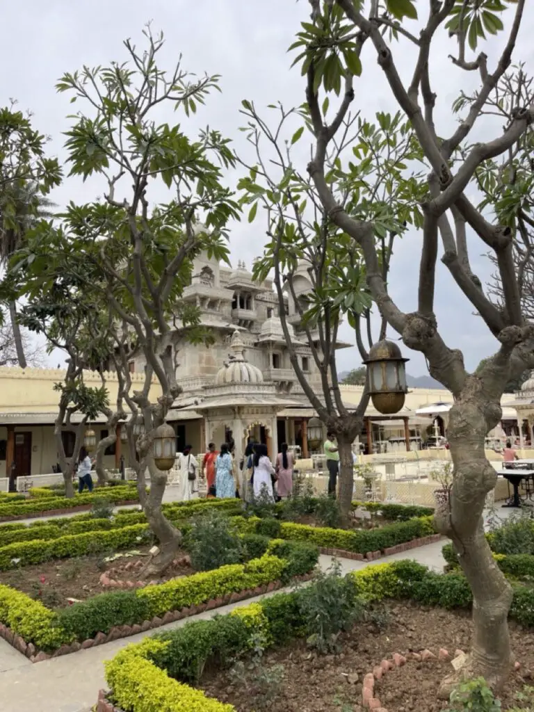 le jardin de jagmandir en inde