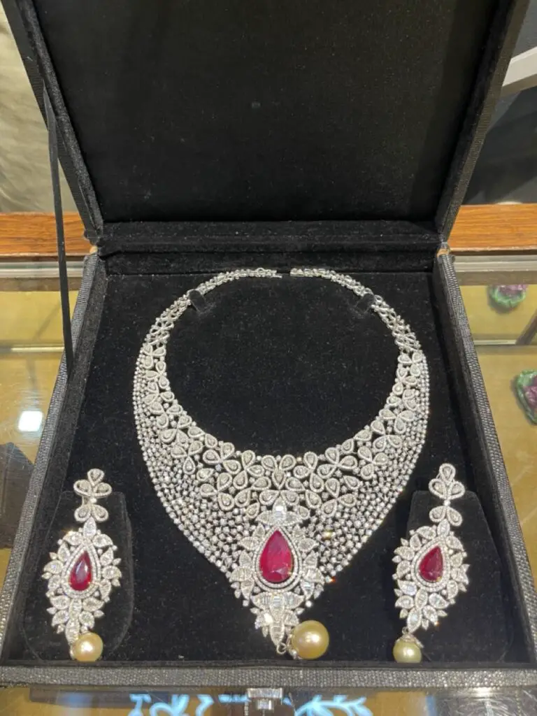 parure de bijoux créé par la bijouterie Khushki exports à jaipur
