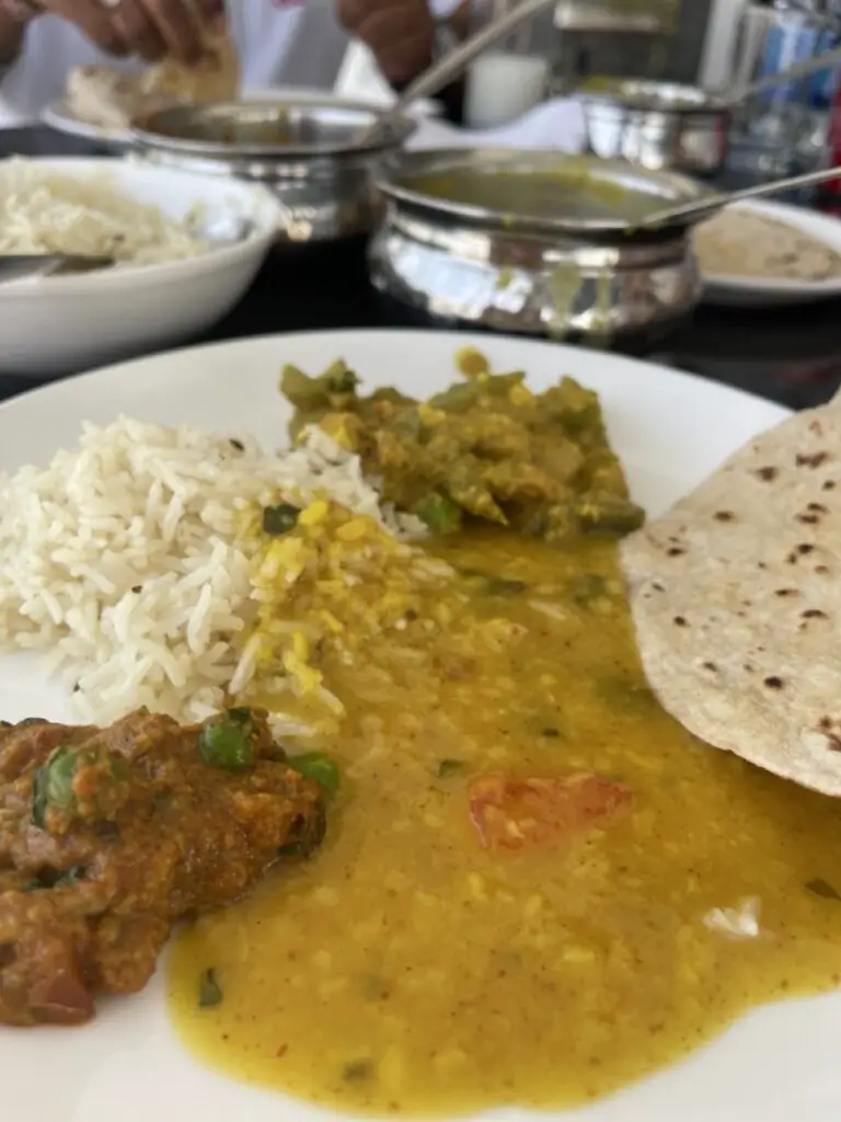 repas au restaurant casa maroco à Ranakpur au Rajasthan