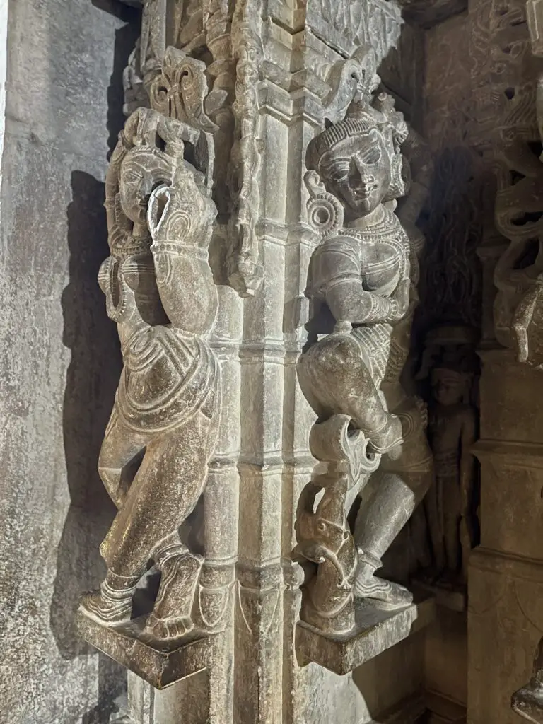 sculpture au temple jain à Jaisalmer