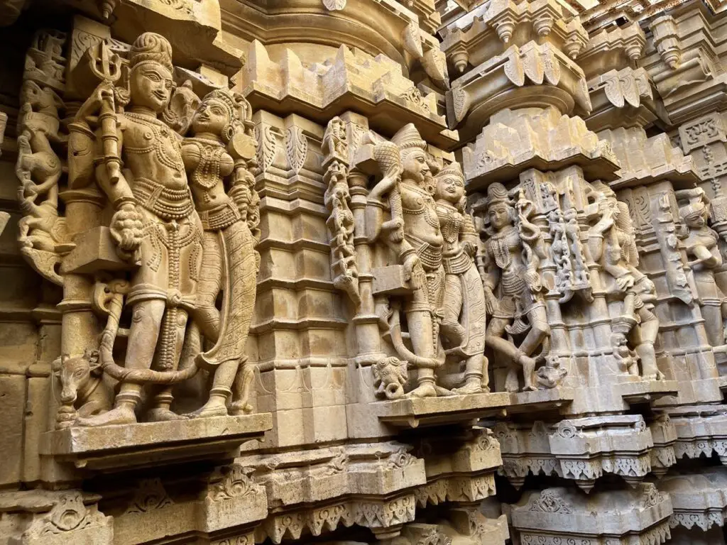 sculpture du temple jain de jaisalmer