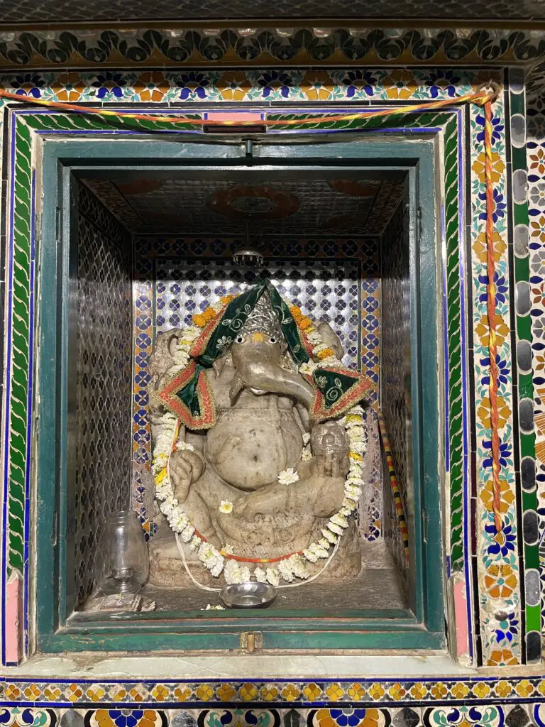 scupture de Ganesh à city palace au palais d'udaipur