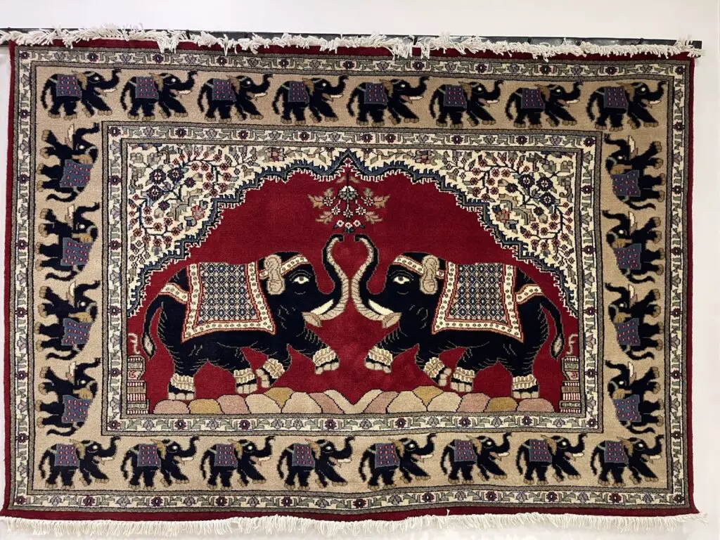 tapis en laine du rajasthan avec motifs éléphants