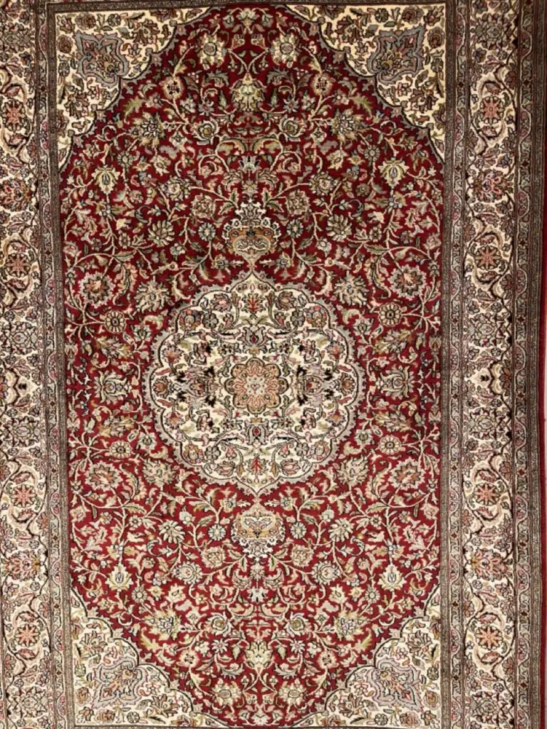 tapis rouge en laine fabriqué au rajasthan en inde