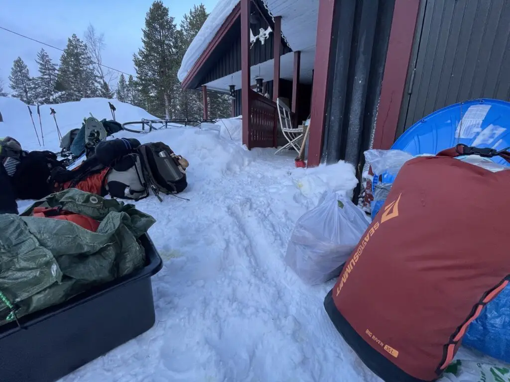 Test du sac imperméable Sea To Summit en raquettes à neige en Laponie Suédoise
