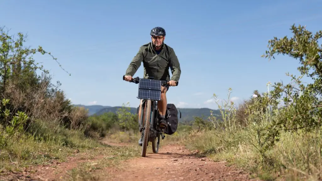 avis sur les vêtements Odlo pour hommes testés en vélo et randonnée