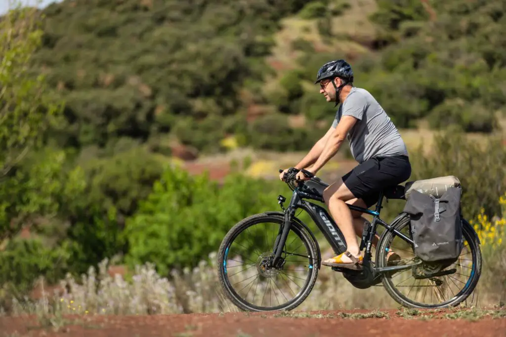 Test des vêtements techniques Odlo pour homme en vélo