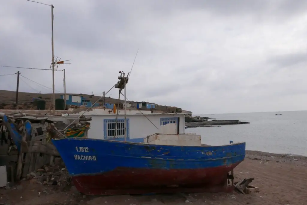 bâteaux de pêcheurs marocains à Tibouda à l'oriental