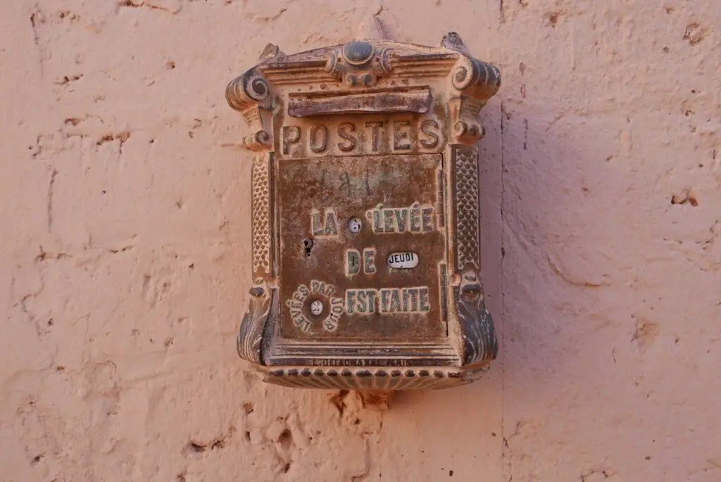 Boite aux lettres marocaines dans la ville de Figuig au Maroc