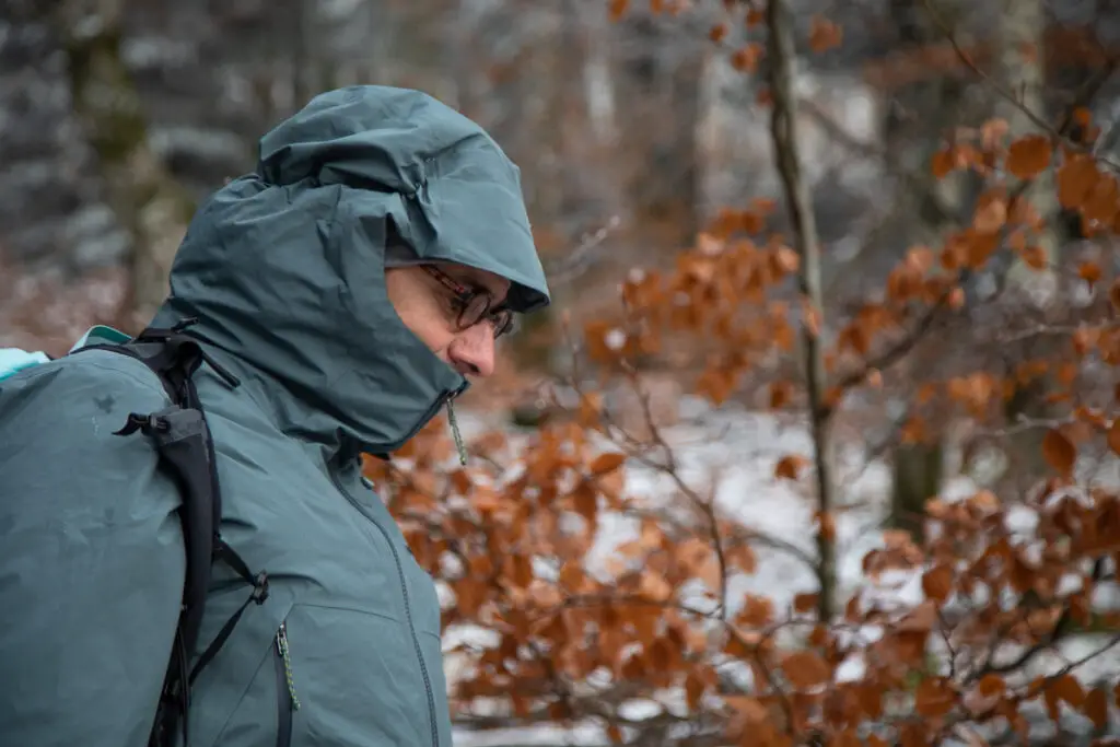 Capuche de la veste Super Free Alpine Patagonia avec membrane gore