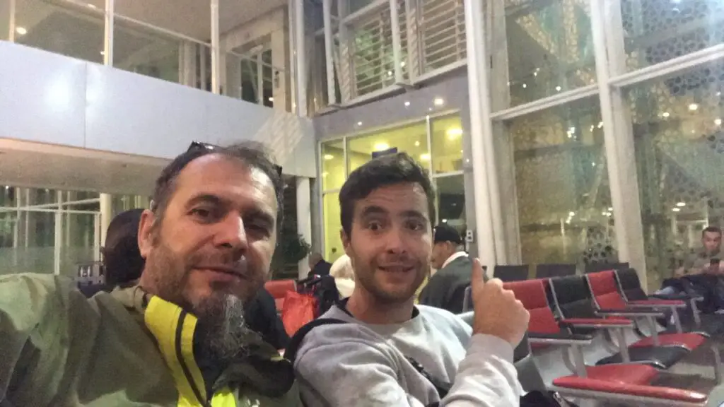 Michael et Steven CASSIAUX à l'aéroport d'Oujda au Maroc