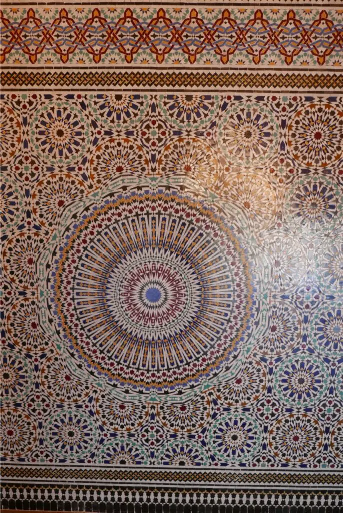 Mur décoratif de la Zawiva de Magdah au Maroc