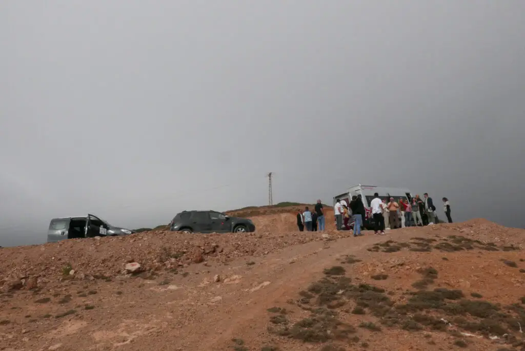 Pause sur la route menant au phare du Cap 3 Fourches au Maroc