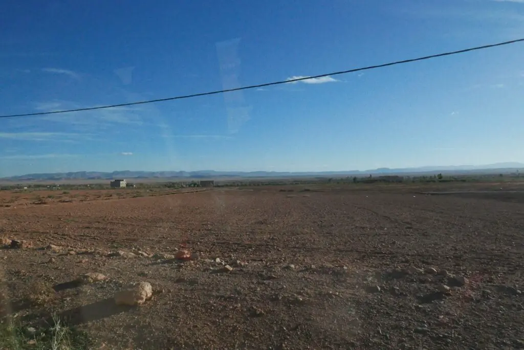 Paysages désertiques entre les monatgnes de Beni Snassen et Oujda au Maroc