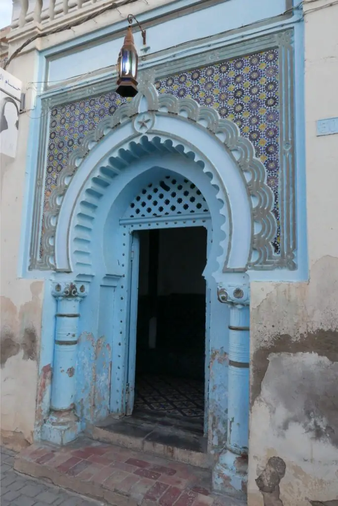 Porte en bois à la medina oujda dans la région de l'oriental