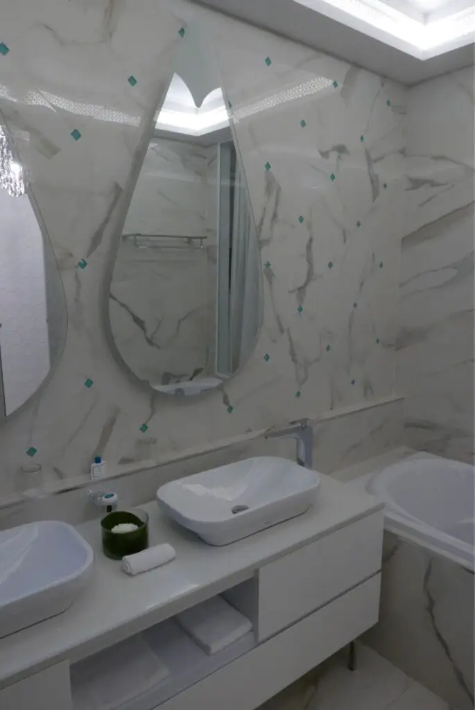 Salle de bain de ma chambre de l'hôtel Marchica 5 étoiles au Maroc