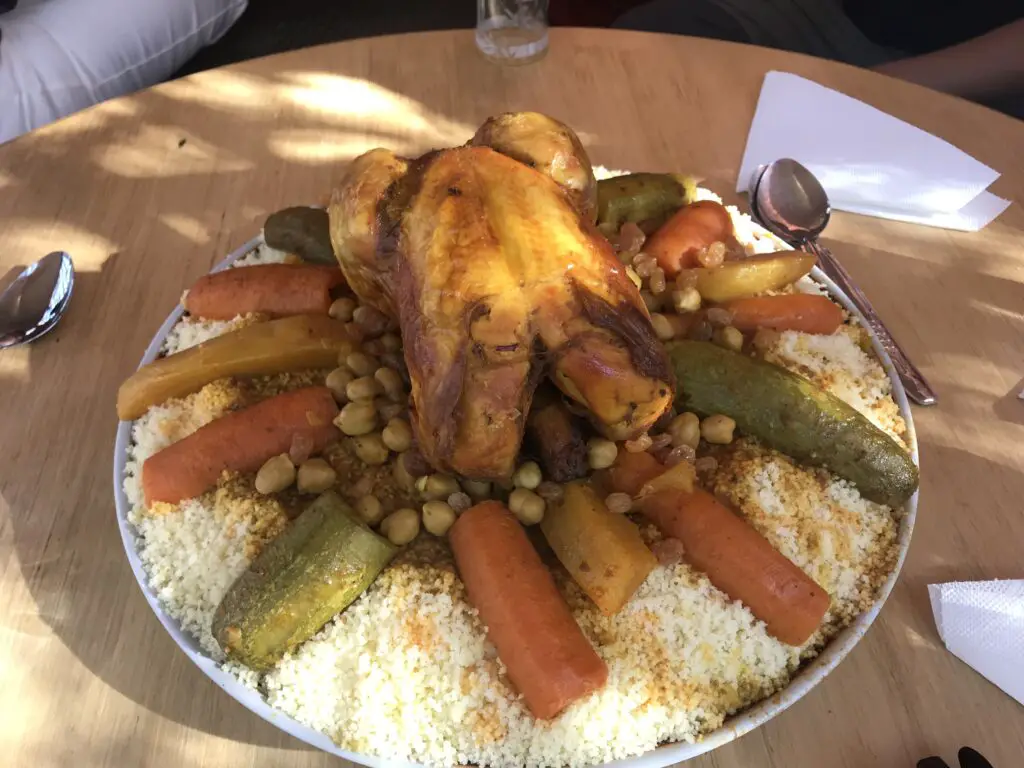 Tajine au Poulet plat traditionnel du Maroc