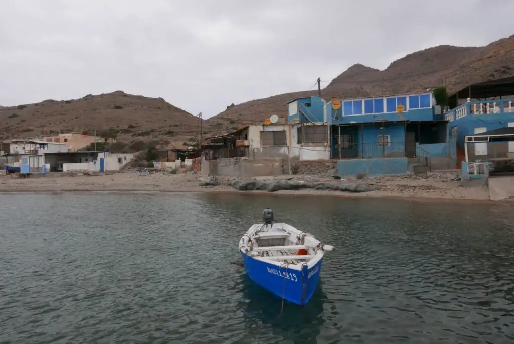 Village de pêcheurs marocains dans village traditionnel à Tibouda