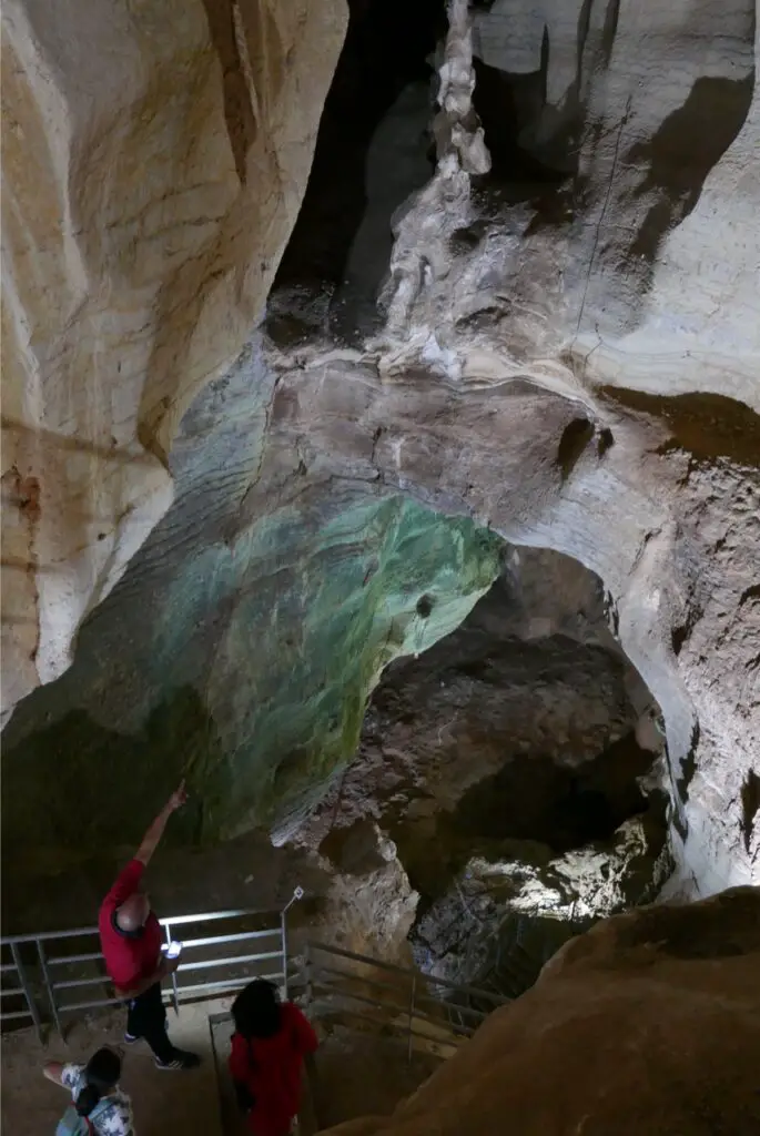 visite de la grotte du chameau dans la région de l'Oriental au Maroc