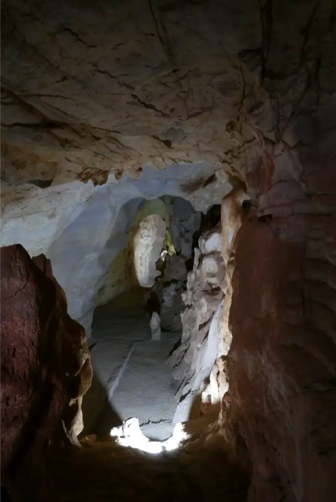 visite pres du canyon de zeguel la grotte du Chameau au Maroc