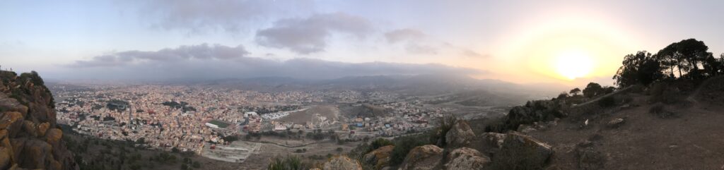 Vue sur Nador depuis le Site de Gourougou au Maroc