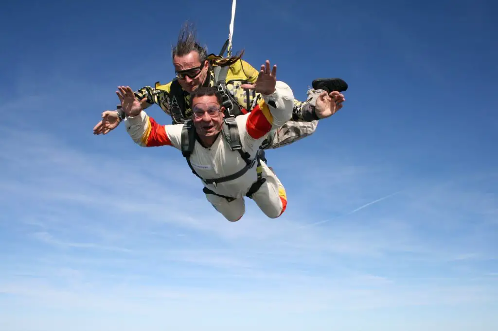 Les meilleurs spots pour un saut en parachute en France