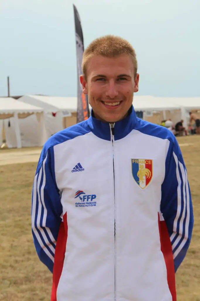 PIERRE ASTEIX champion du monde de parachutisme