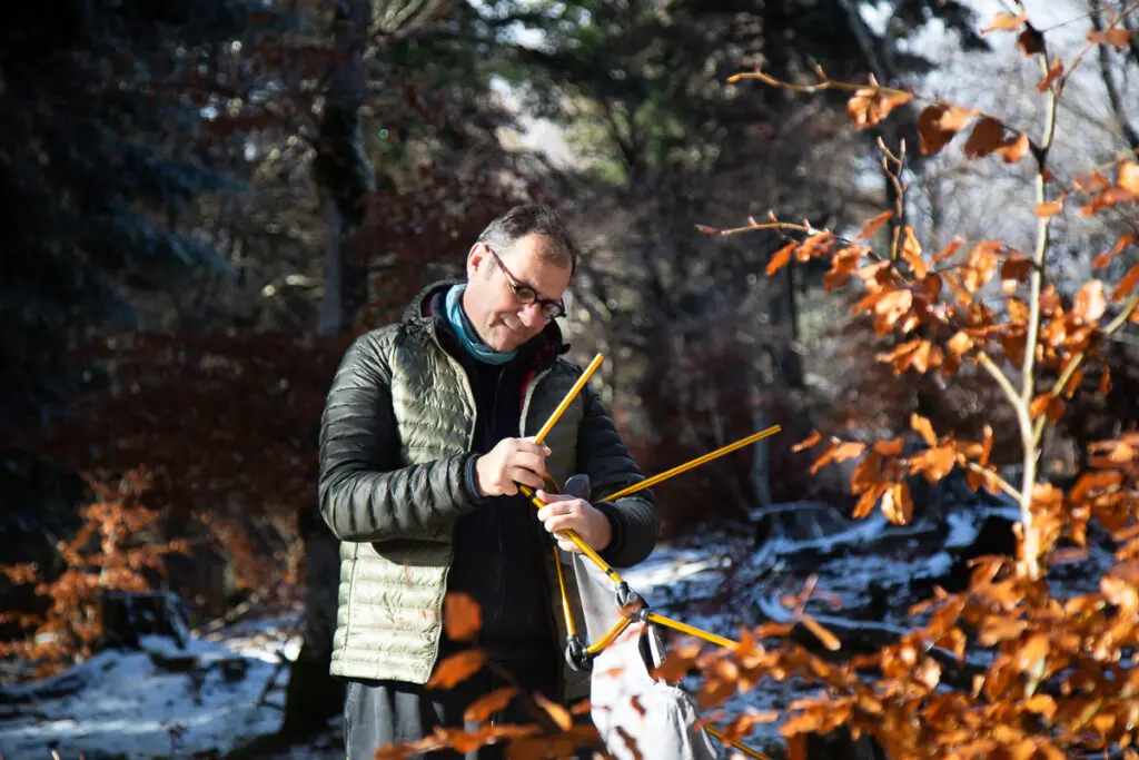 Préparation d'un pique-nique raclette en nature dans le massif du Mont Aigoual