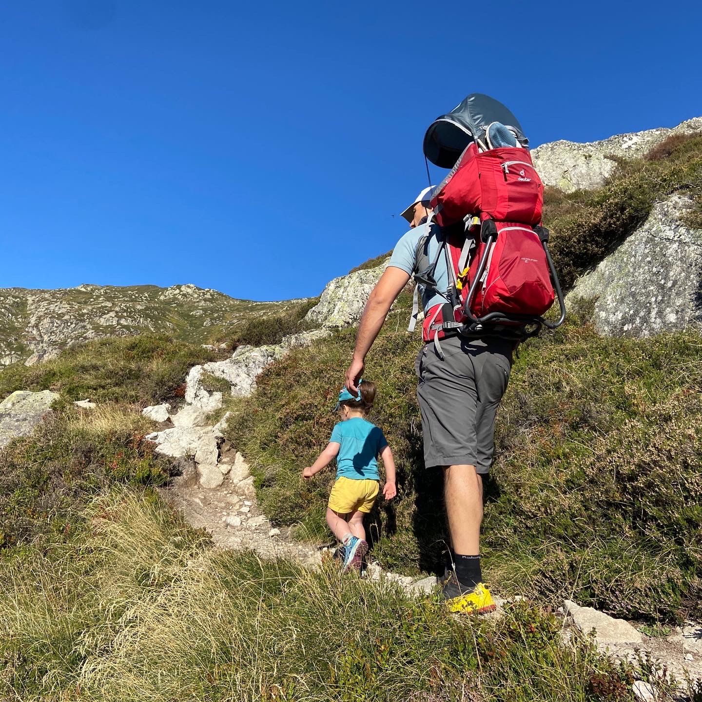 Test porte-bébé Kid Comfort Deuter Randonnée en famille