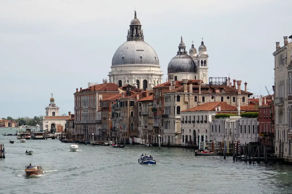 Arrivée en kayak sur Le Grand Canal à Venise