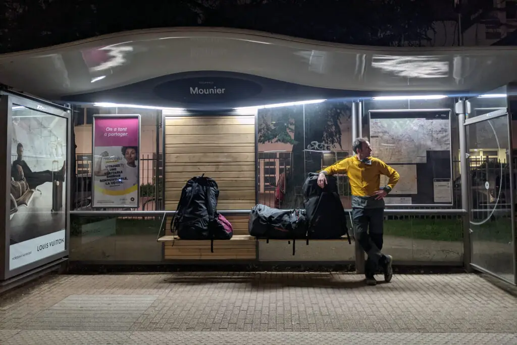 Attente du 1er tram de la journée à Grenoble