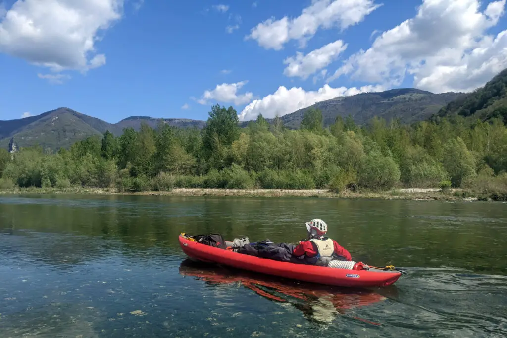 Descente en kayak du Piave au niveau de Pederobba, bientôt la plaine