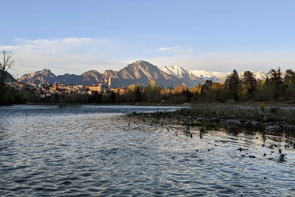 Vue sur Belluno en Italie en fin de journée